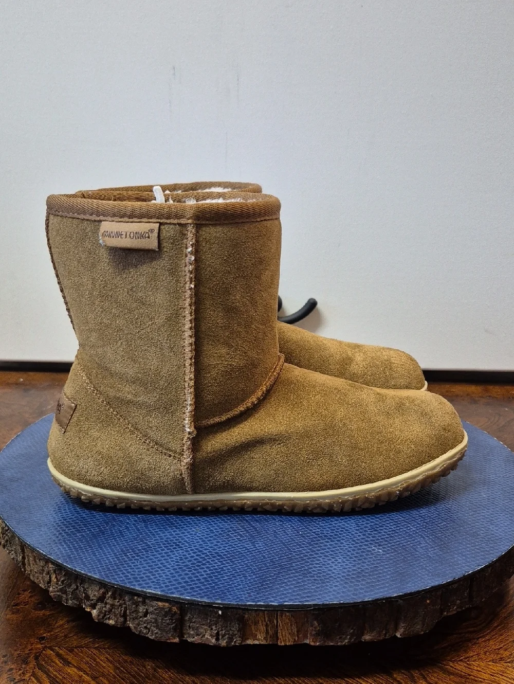 Minnetonka Womens Olympia Short Boots in Golden Tan Size 8M (#1032s)